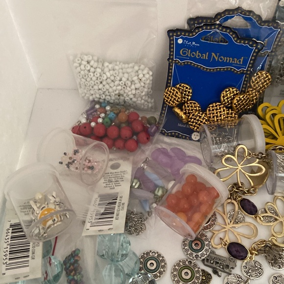 #1 Lot Jewelry Making Beads, Charms, Hooks, Etc. - Picture 3 of 9